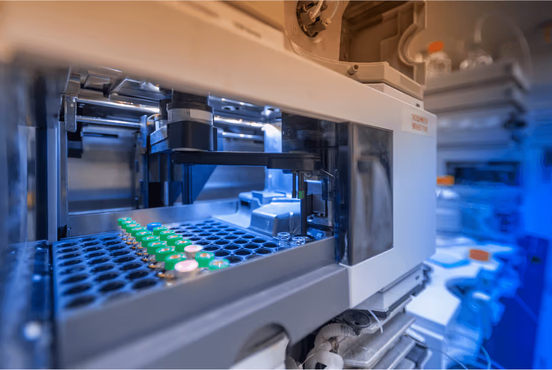 Medical device manufacturing environment for controlled air washing