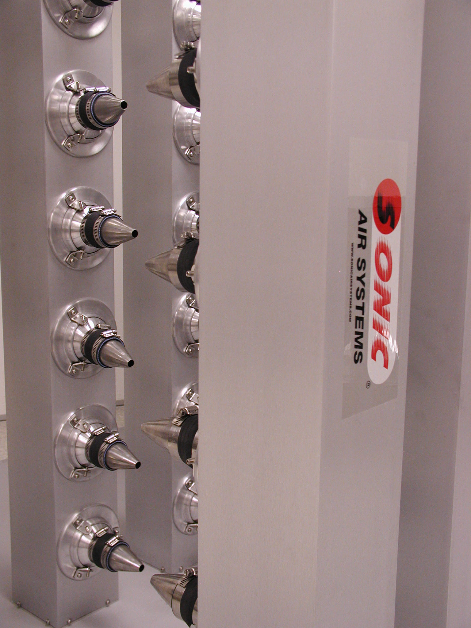 Sonic XE air knife configured for automotive drying and blow-off