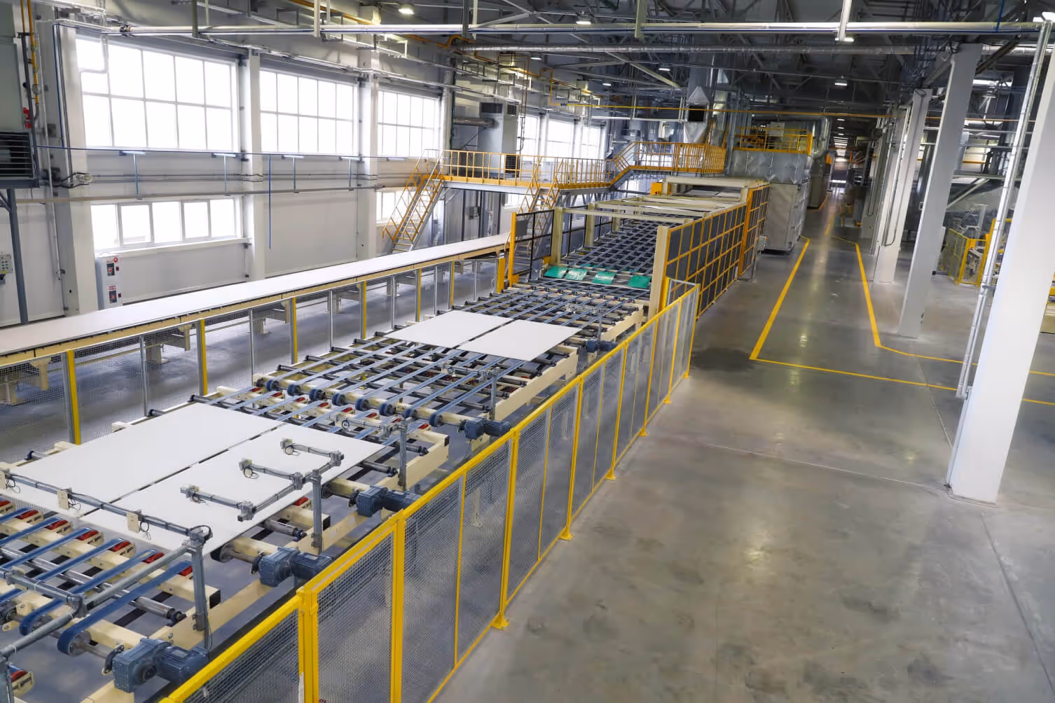 Línea de producción de paneles industriales con equipo de Sonic Air Systems